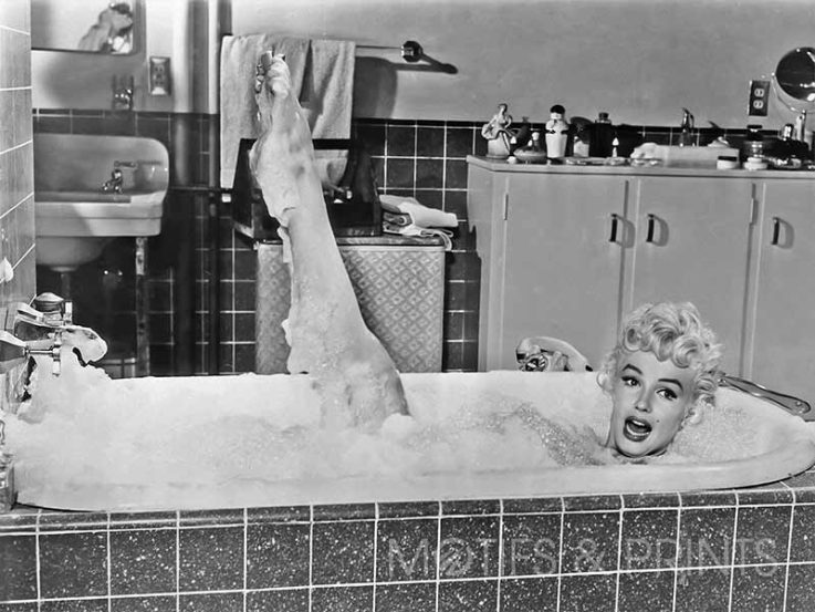 Marilyn Bathub V1
