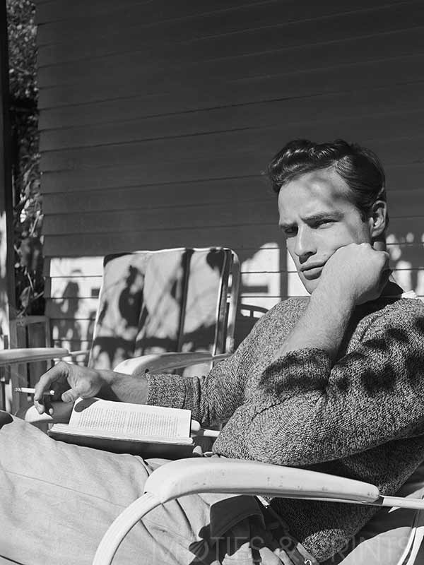 Marlon Brando Readingl